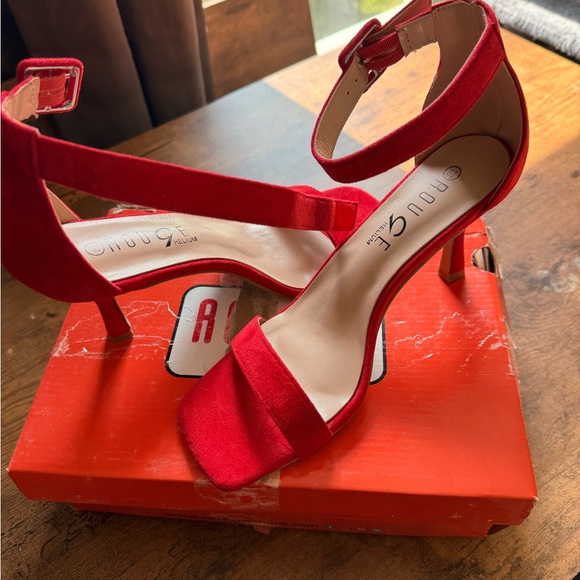 Rouge Helium Vibrant Red Heels - Picture 2 of 4